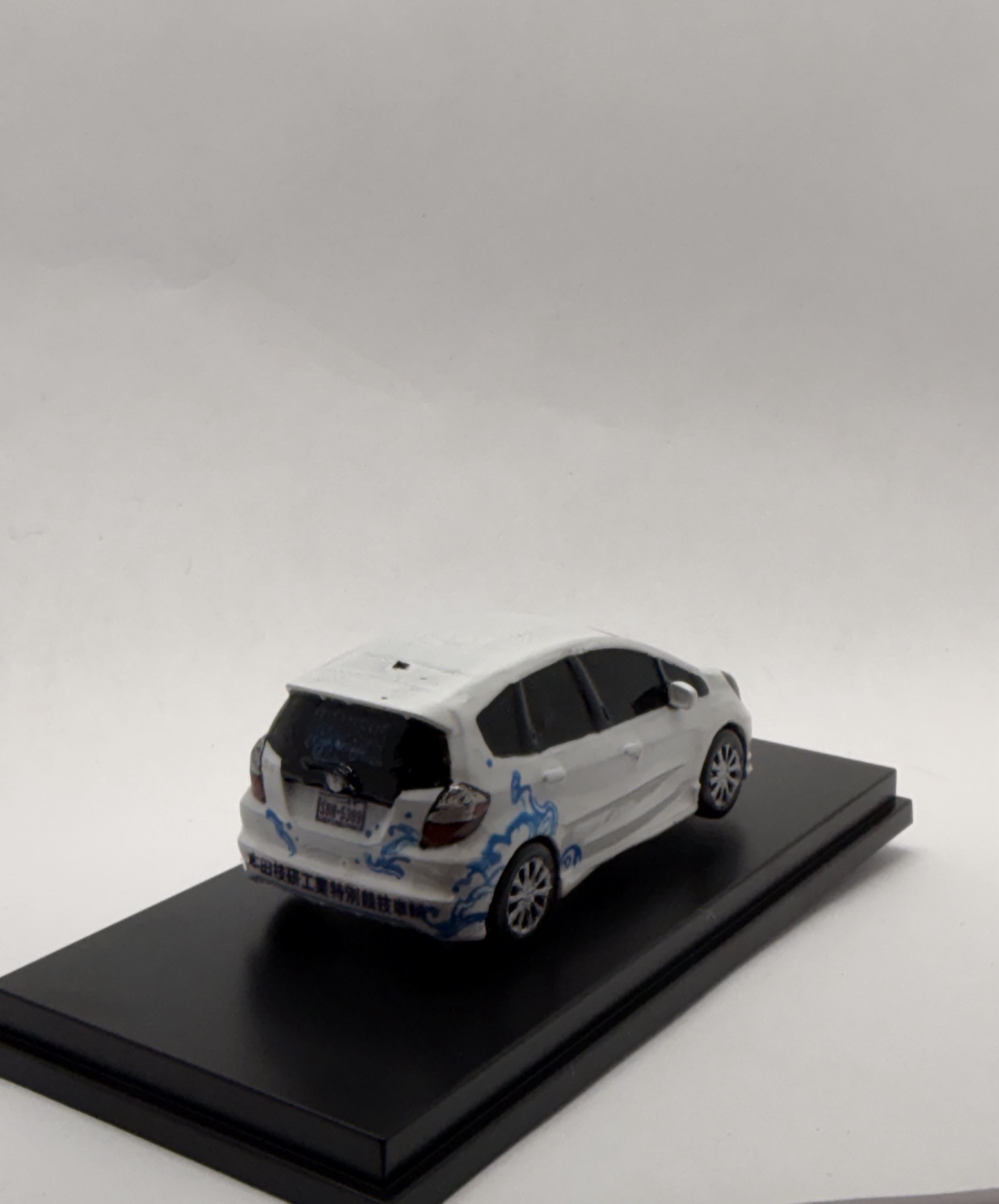 Honda Fit miniature, rear three-quarter view with matching blue artwork